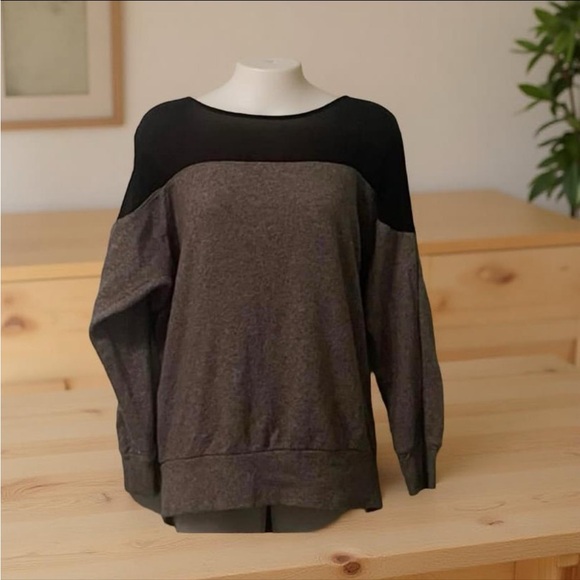 𝙵𝚕𝚊𝚜𝚑 𝚂𝚊𝚕𝚎 ‧₊˚❀༉ NWOT Black Sheer Shoulder Express Boatneck Lightweight Sweater - Picture 1 of 9